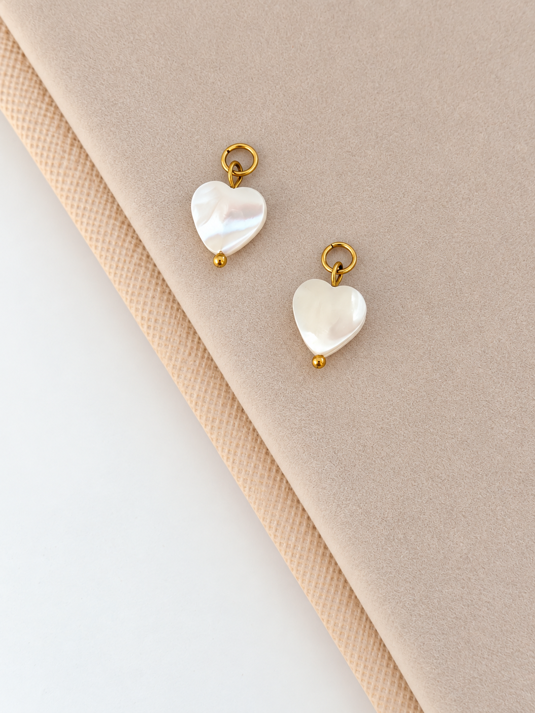 Charm pearl heart