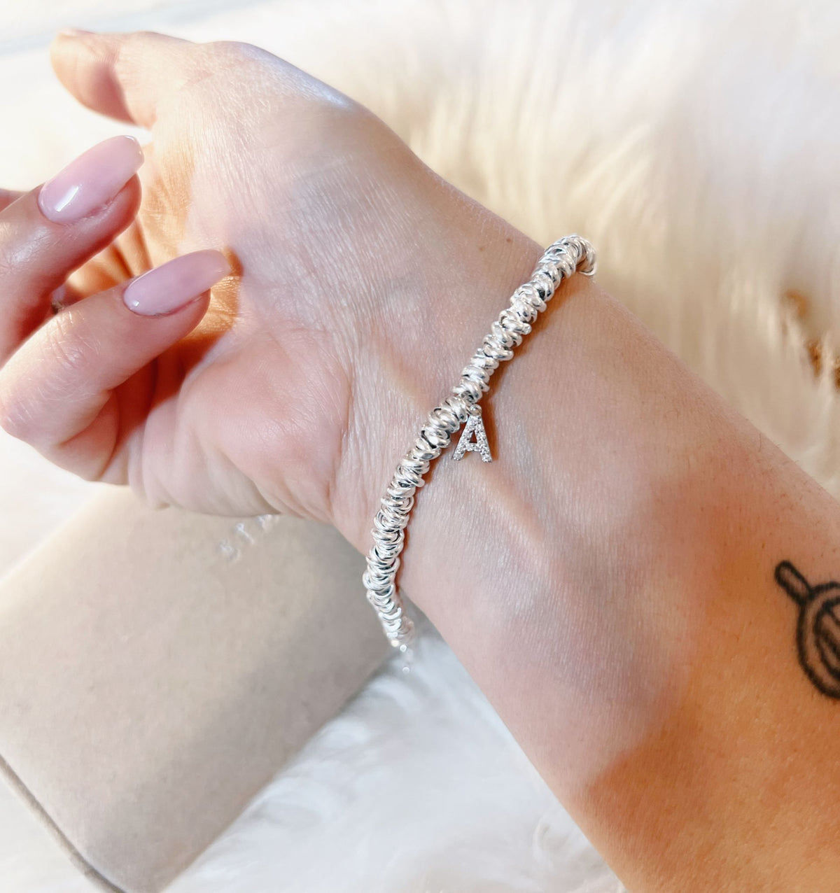 Bracciale nodini con lettera zirconi