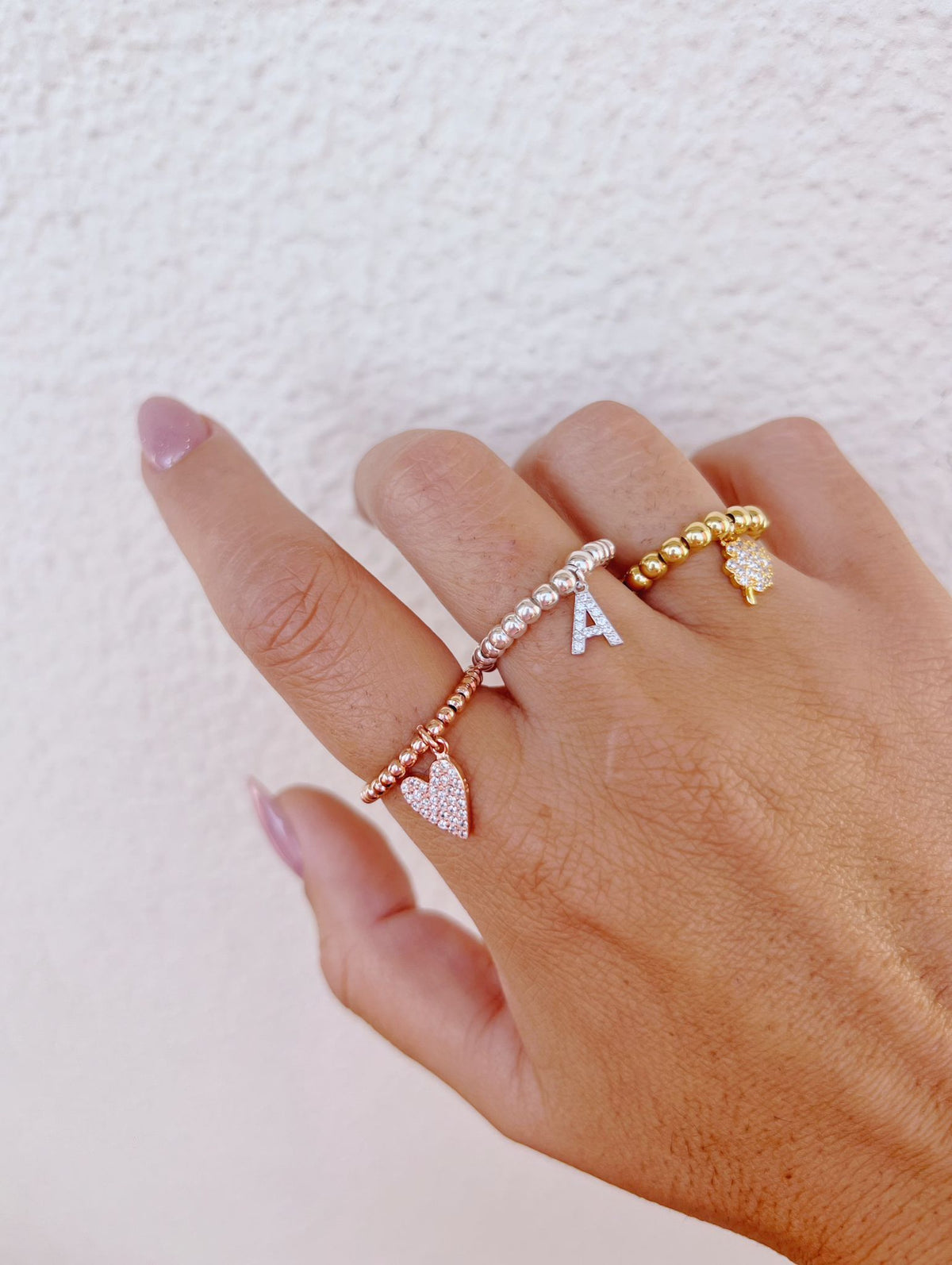Anelli sferette con charm