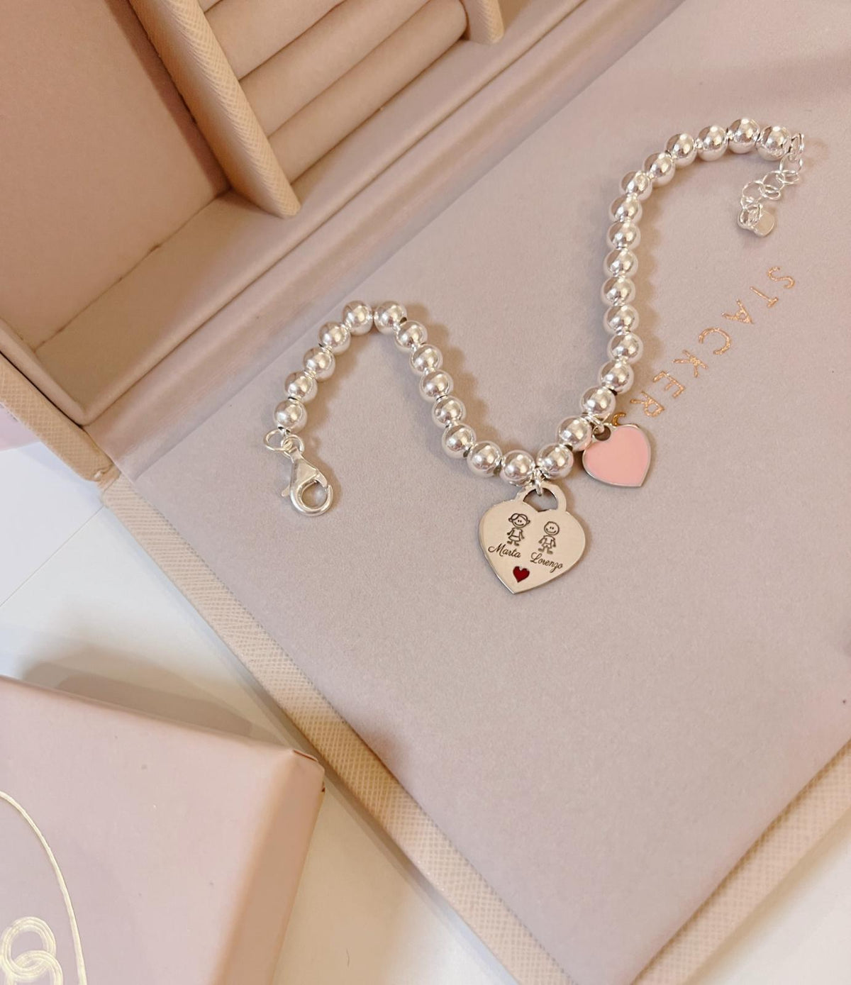 Bracciale sfere medie cuore inciso e cuore smaltato