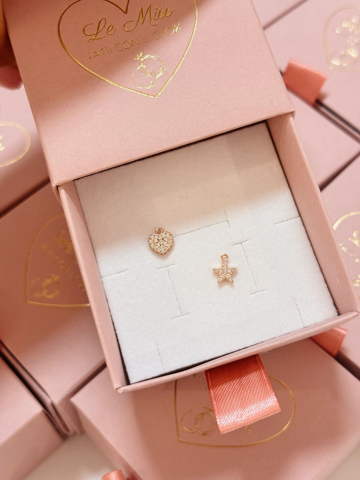 Charm stella o cuore pieno zirconi