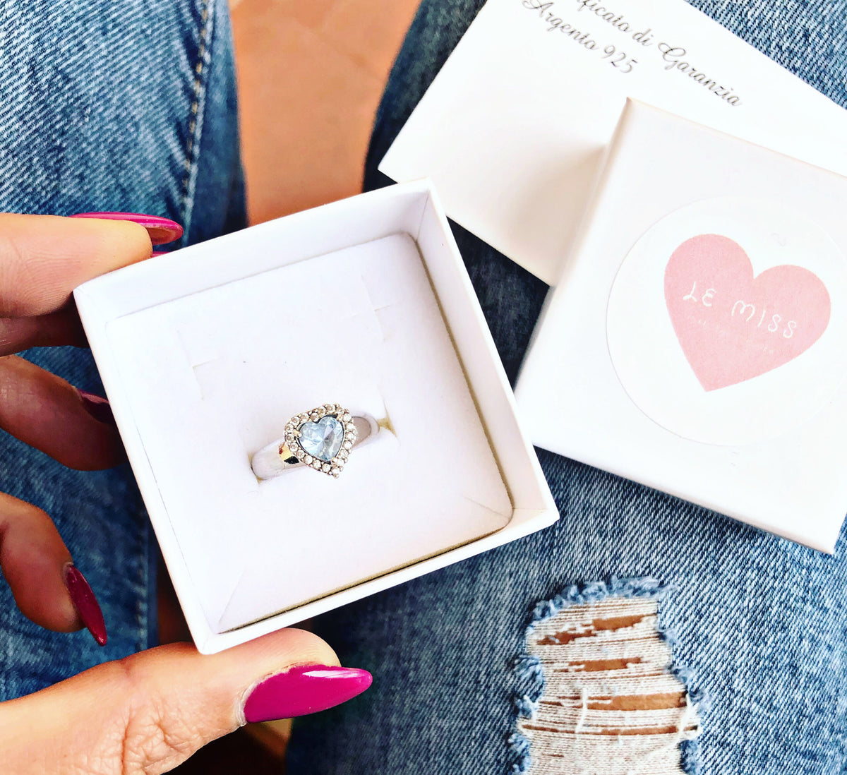 Anello cuore e zirconi