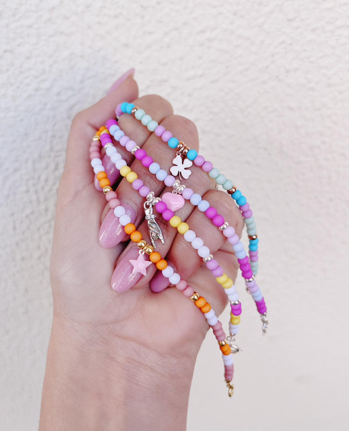 Bracciali rainbow charms basic e smaltati