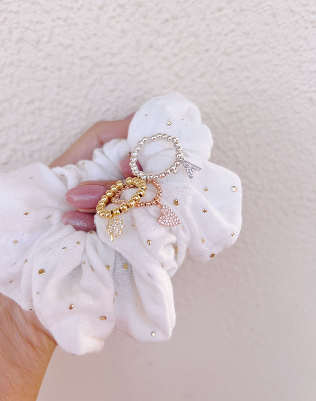 Anelli sferette con charm