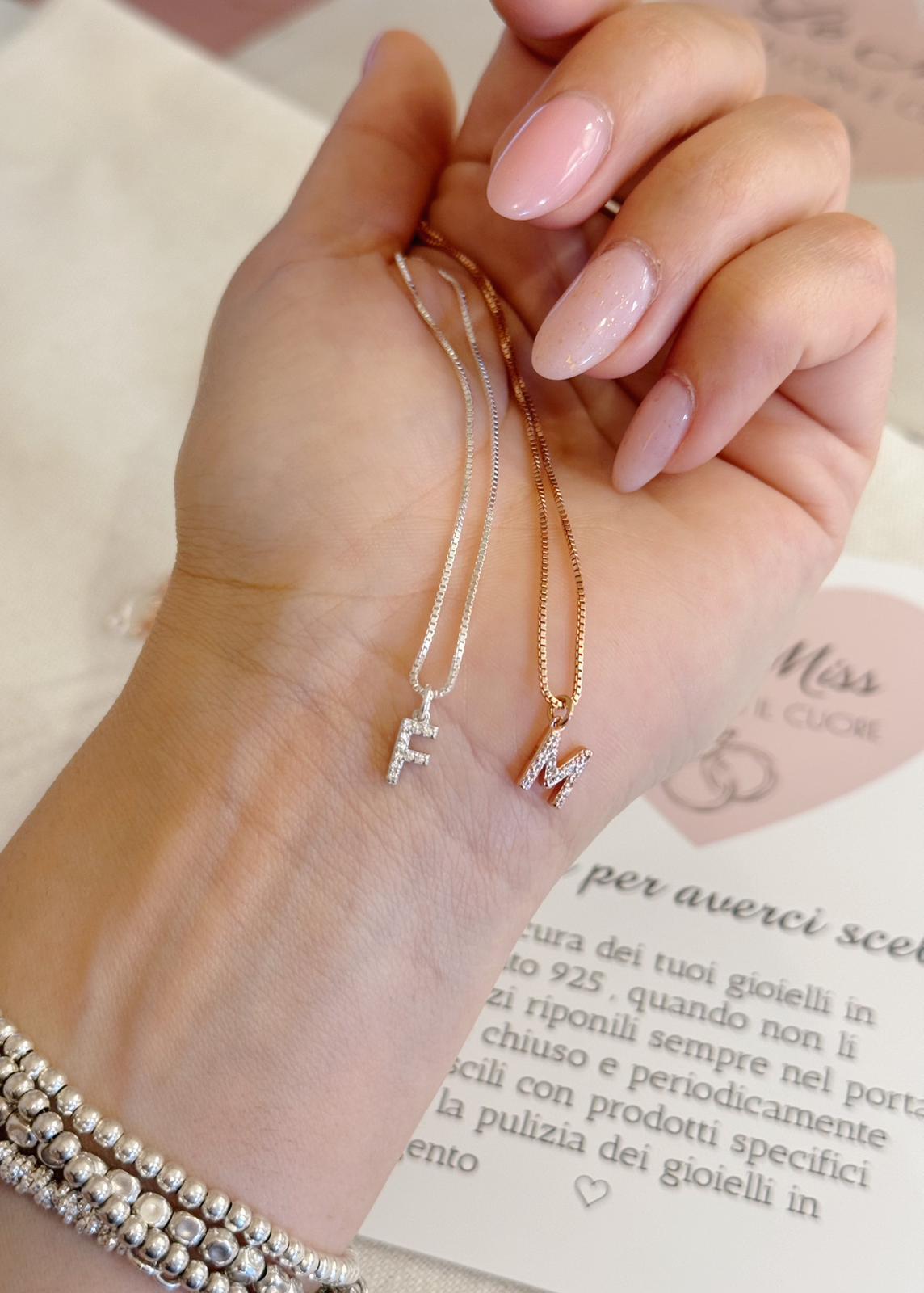 Collana filo diamantato e letterina