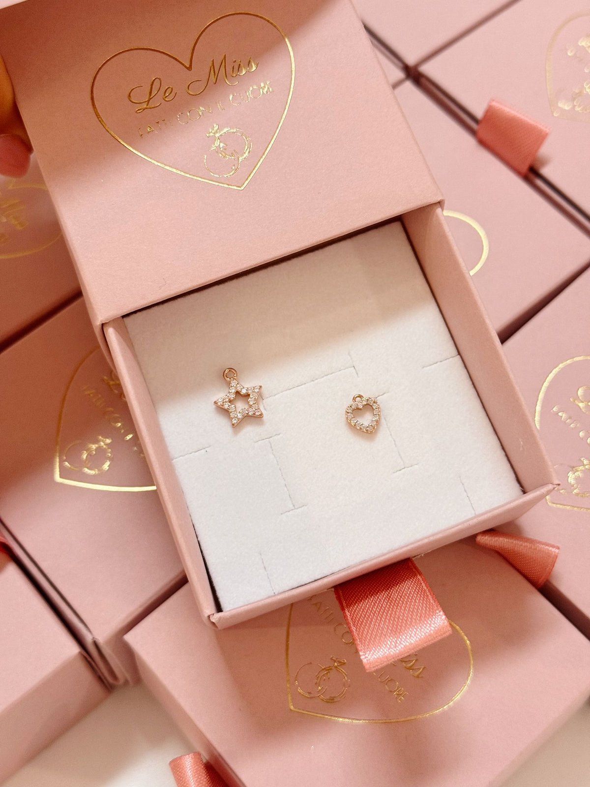 Charm stella o cuore aperto zirconi