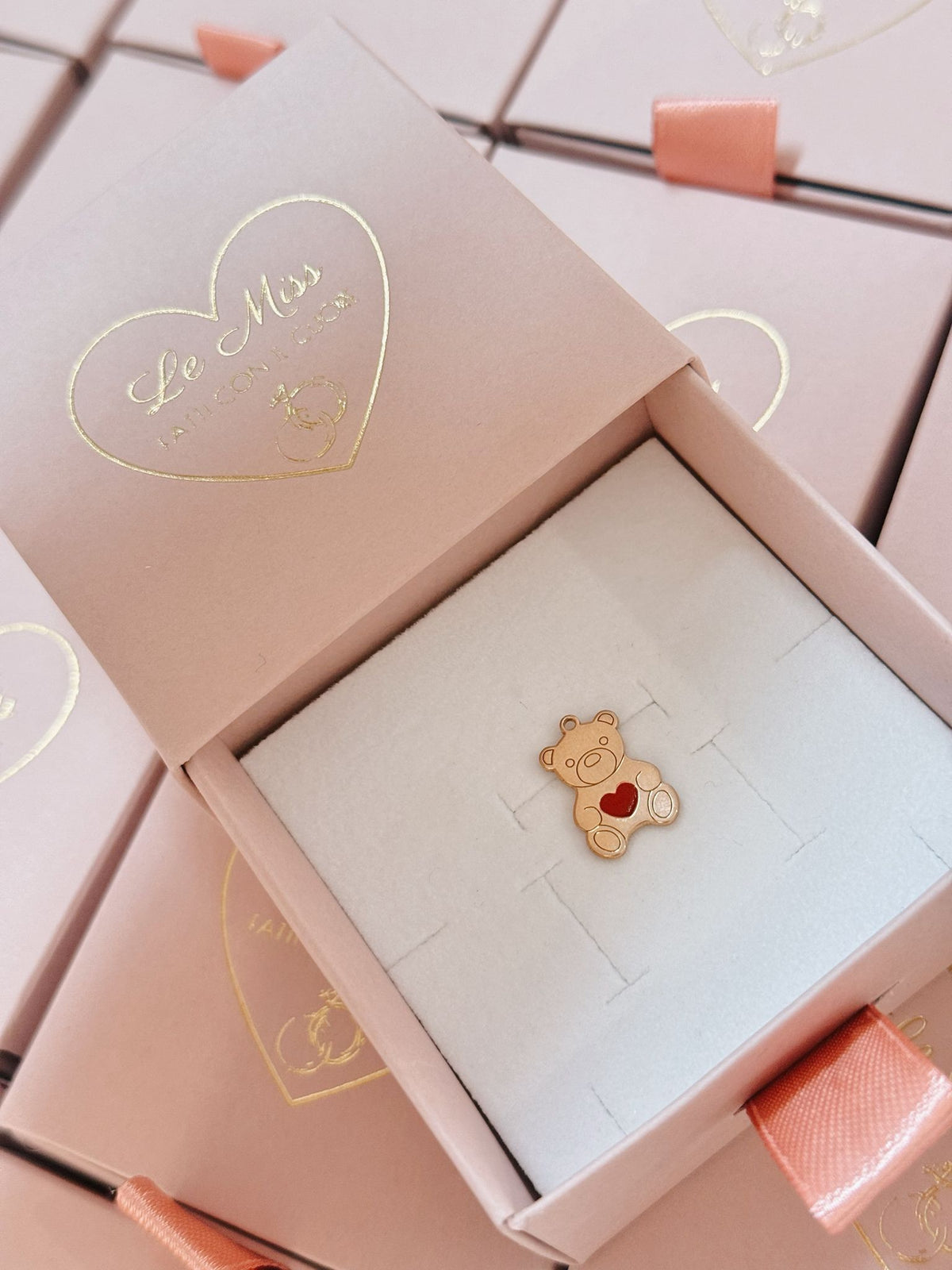 Charm orsetto cuore rosso